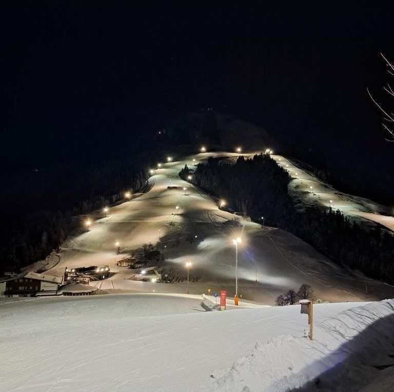 Nacht-Skifahren und -Rodeln in Söll